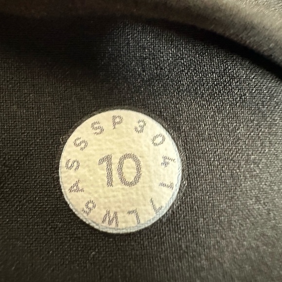 Lululemon On The Fly Pant 28" Heathered Black size 10 - Picture 6 of 6